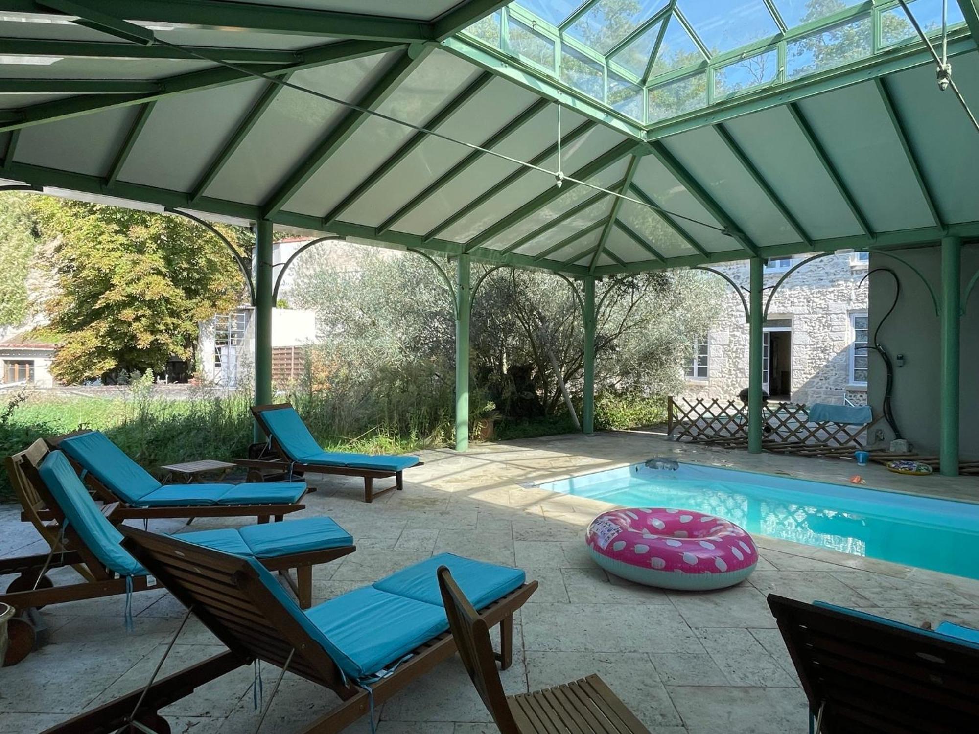VILLA SPA PERRET-4 Étoiles-PARC de 3 Ha au pied du PARC NATUREL DU VEXIN NORMAND-Châteaux -Nature-Ballades-VTT-Cheval-Golf-À 5 Mn de GIVERNY-Jardins de MONET-Musée IMPRESSIONNISTE-Pour 2 Nuitées SAUNA ou JACUZZI offert en Hiver ou PISCINE en Été ou H Sainte-Genevieve-les-Gasny Habitación foto