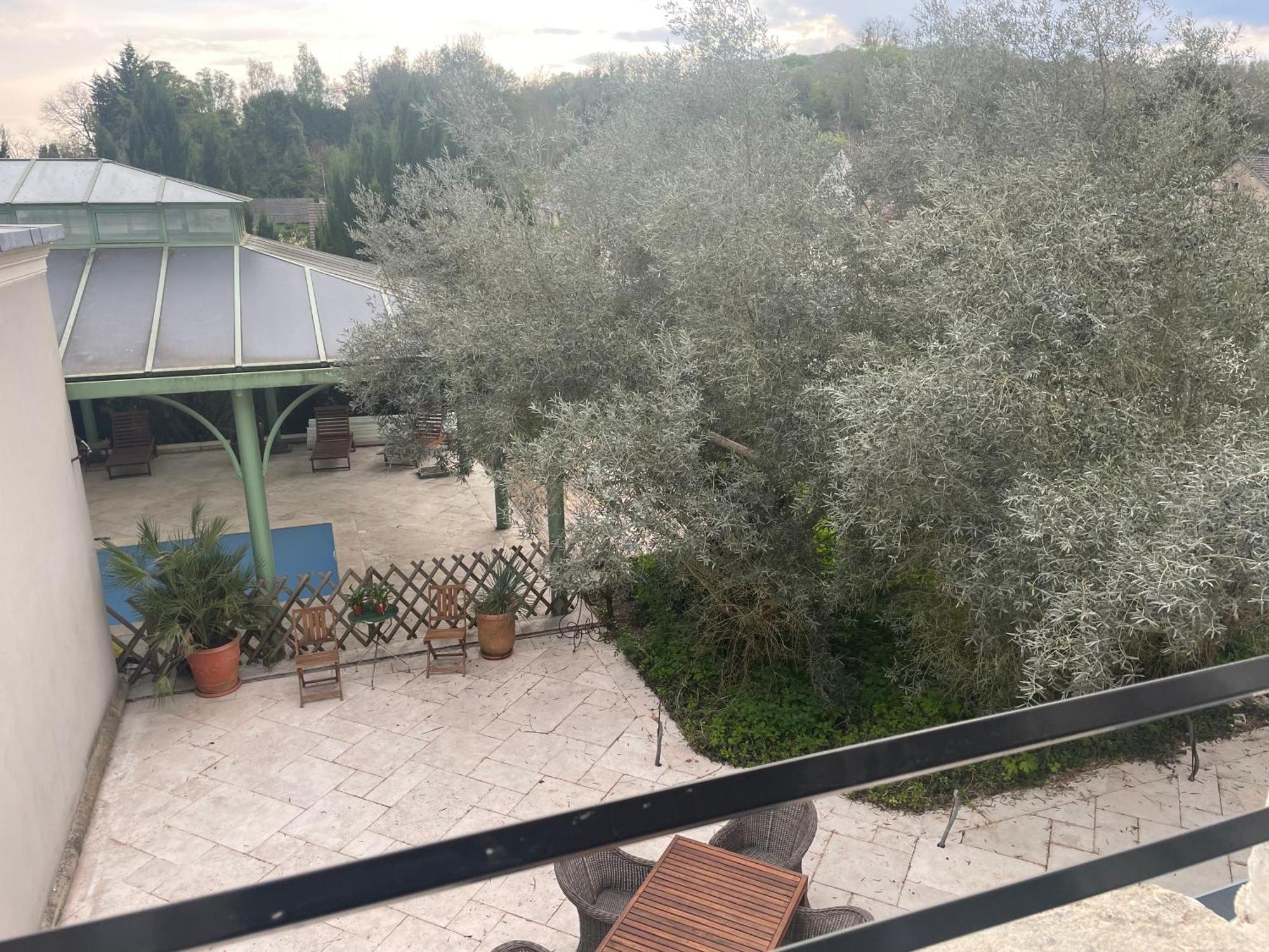 VILLA SPA PERRET-4 Étoiles-PARC de 3 Ha au pied du PARC NATUREL DU VEXIN NORMAND-Châteaux -Nature-Ballades-VTT-Cheval-Golf-À 5 Mn de GIVERNY-Jardins de MONET-Musée IMPRESSIONNISTE-Pour 2 Nuitées SAUNA ou JACUZZI offert en Hiver ou PISCINE en Été ou H Sainte-Genevieve-les-Gasny Habitación foto